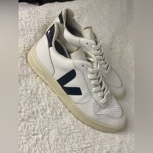 VEJA Leather Womens Sneakers Shoes Size 7